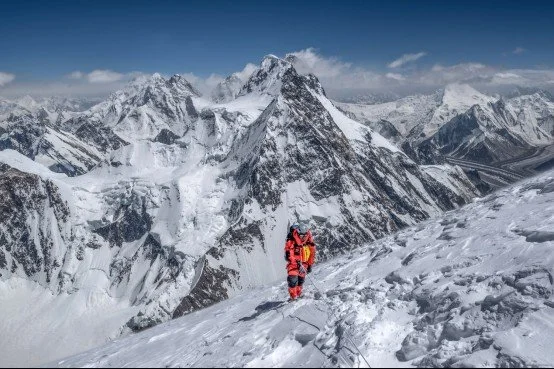 致敬纯粹，自然阳光明星主播齐聚珠峰大本营