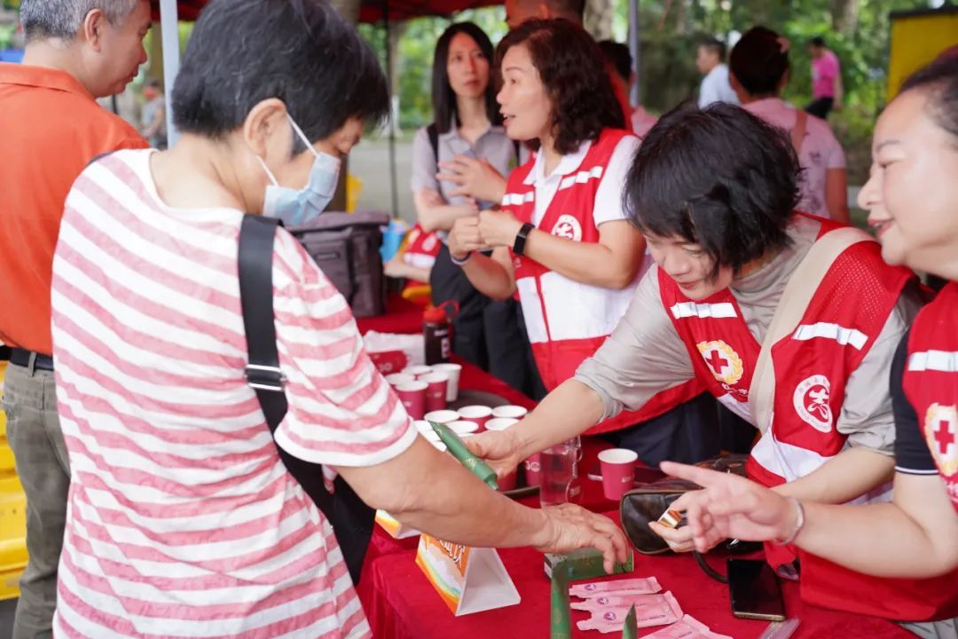 “完美益家博爱守护行动——红十字·情暖长者心”服务项目启动