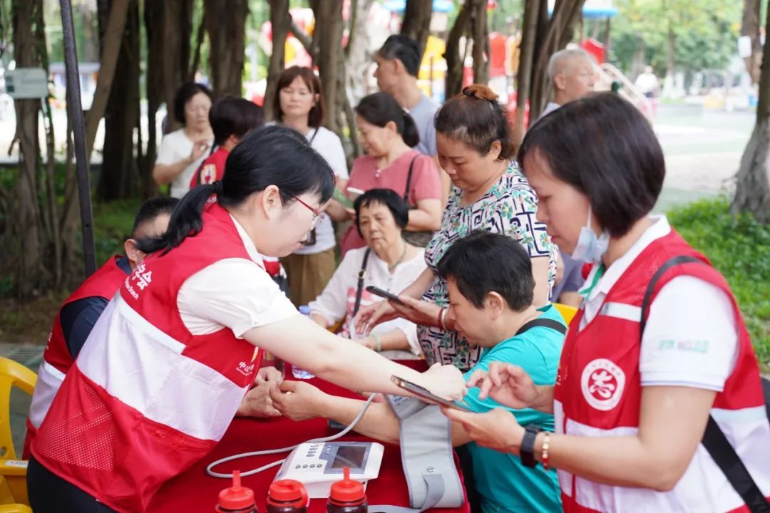 “完美益家博爱守护行动——红十字·情暖长者心”服务项目启动