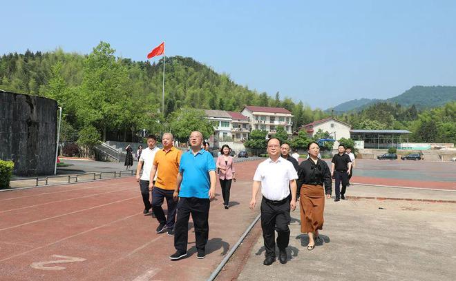 绿之韵2024年度“绿韵圆梦奖教奖学金”发放仪式活动走进安化大桥学校