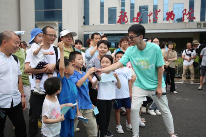 “健康中国 我们行动”福建站活动启动！安利福建健康志愿服务分队成立，牵手社区科普共建