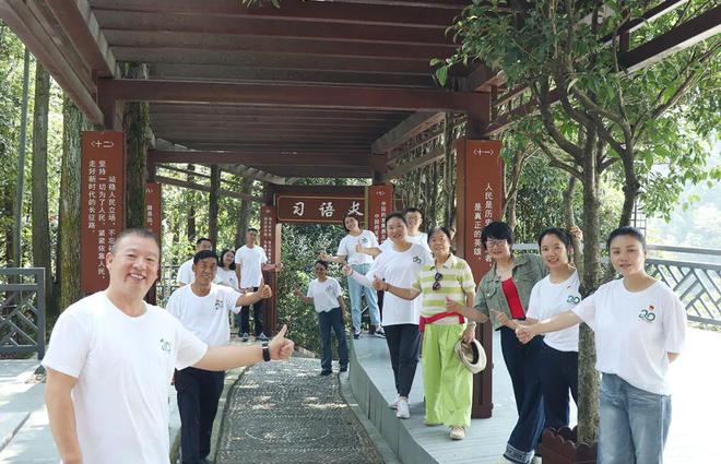 绿之韵：书香润家风 共抒家国情 绿韵悦读空间读书会第八期《洞见的力量》