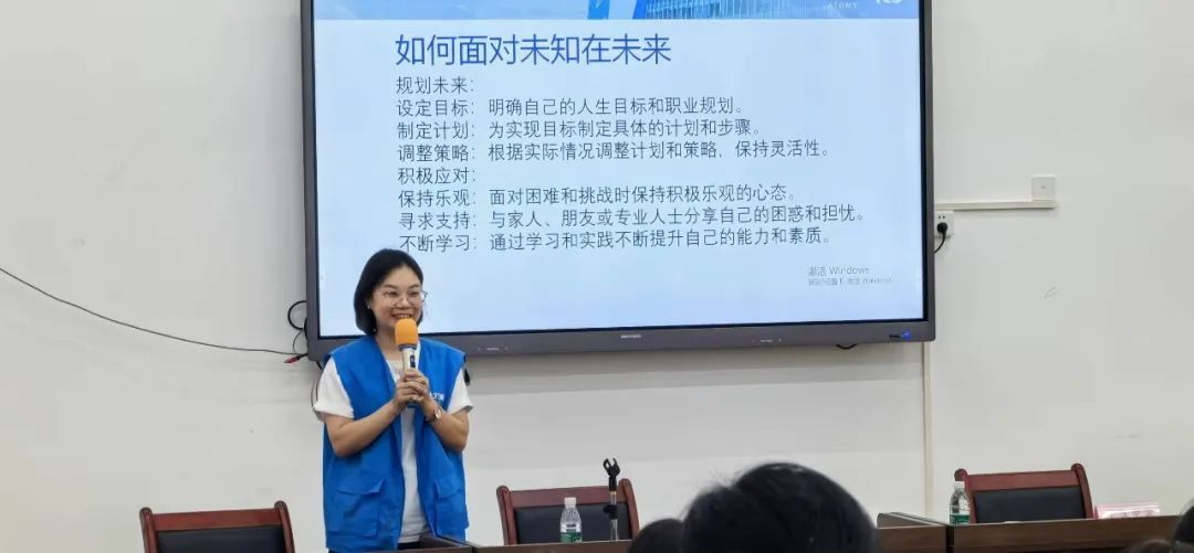 艾多美“卫艾守护”活动捐助仪式在广东省阳江市阳西县上洋中学举办