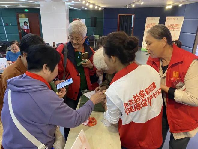 “完美益家健康守护行动”走进东直门街道圆满举办