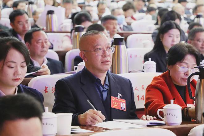 绿之韵胡国安代表出席长沙市人大第五次会议，建议引多方媒体聚焦报道