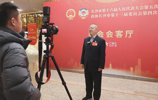 绿之韵胡国安代表出席长沙市人大第五次会议，建议引多方媒体聚焦报道